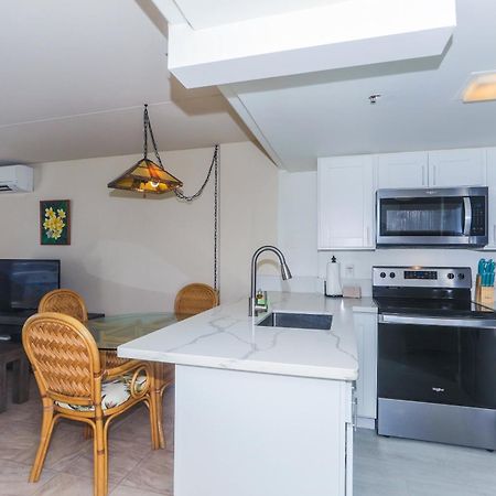 Ilikai Tower One Bedroom Lagoon View Waikiki Condos With Lanai & Free Wifi Honolulu Room photo