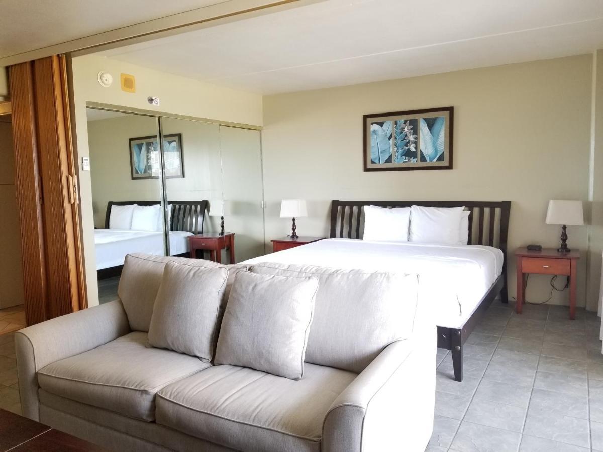 Ilikai Tower One Bedroom Lagoon View Waikiki Condos With Lanai & Free Wifi Honolulu Room photo