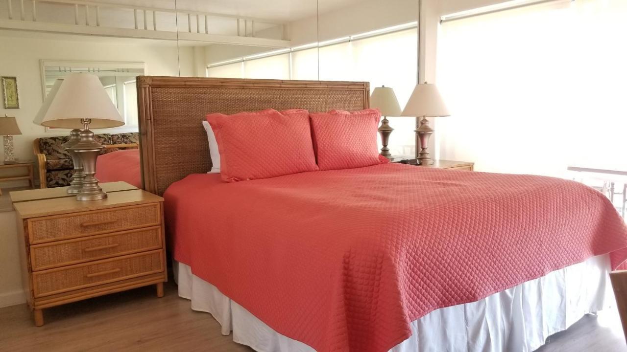 Ilikai Tower One Bedroom Lagoon View Waikiki Condos With Lanai & Free Wifi Honolulu Room photo