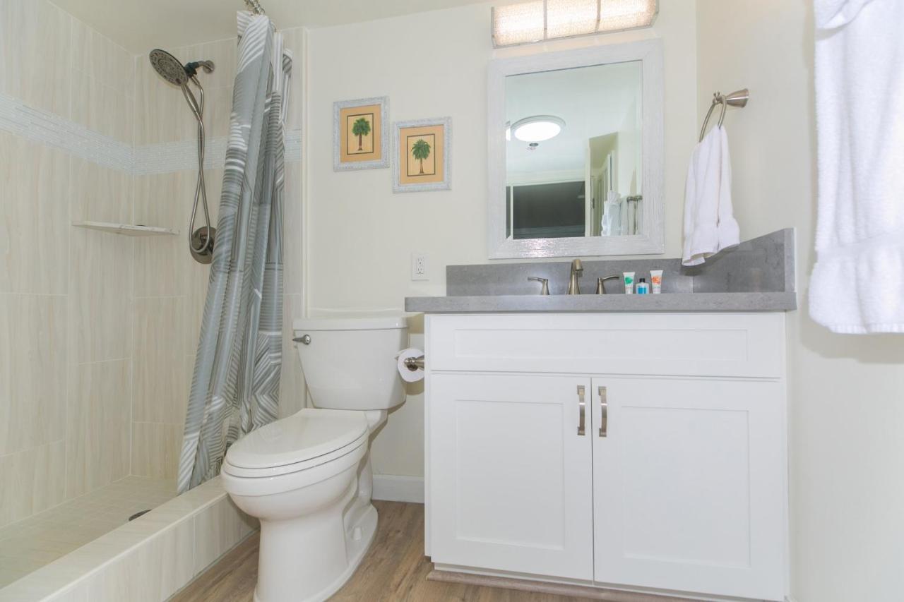 Ilikai Tower One Bedroom Lagoon View Waikiki Condos With Lanai & Free Wifi Honolulu Room photo