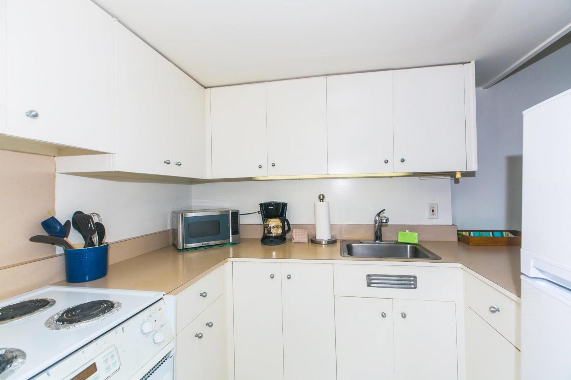 Ilikai Tower One Bedroom Lagoon View Waikiki Condos With Lanai & Free Wifi Honolulu Room photo