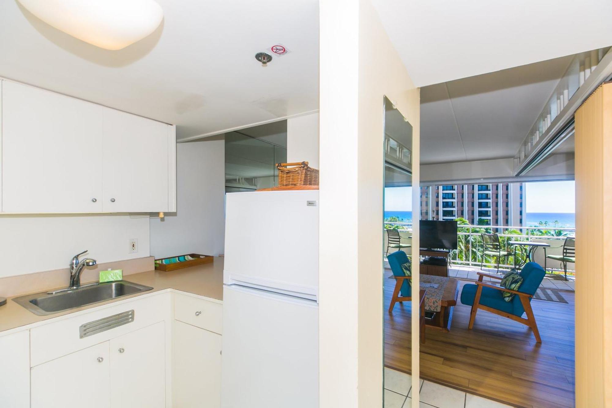 Ilikai Tower One Bedroom Lagoon View Waikiki Condos With Lanai & Free Wifi Honolulu Room photo