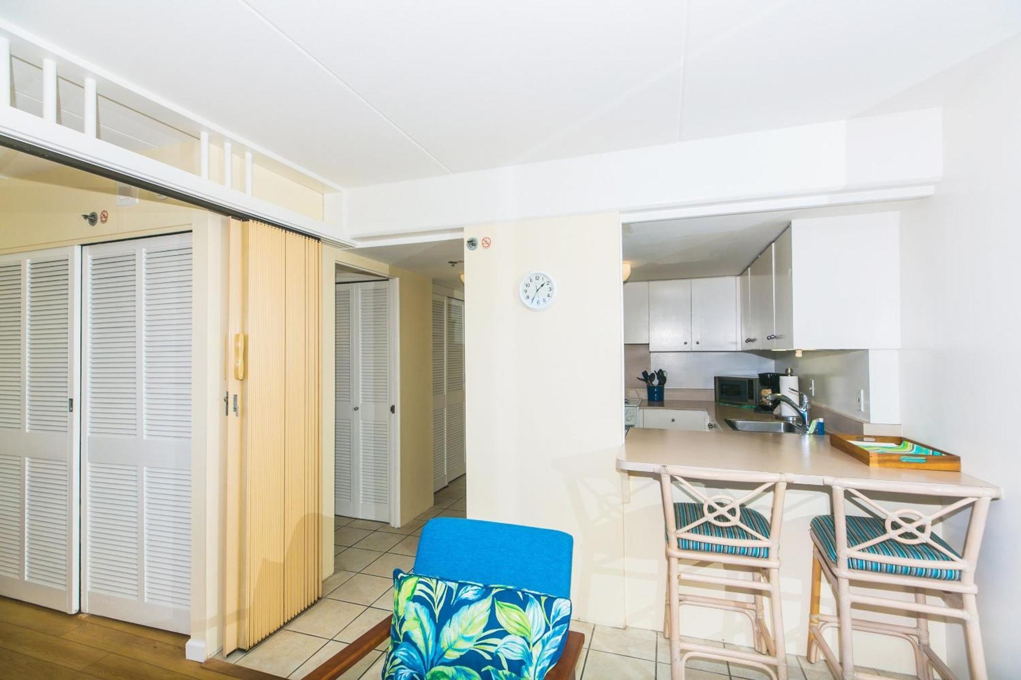 Ilikai Tower One Bedroom Lagoon View Waikiki Condos With Lanai & Free Wifi Honolulu Room photo
