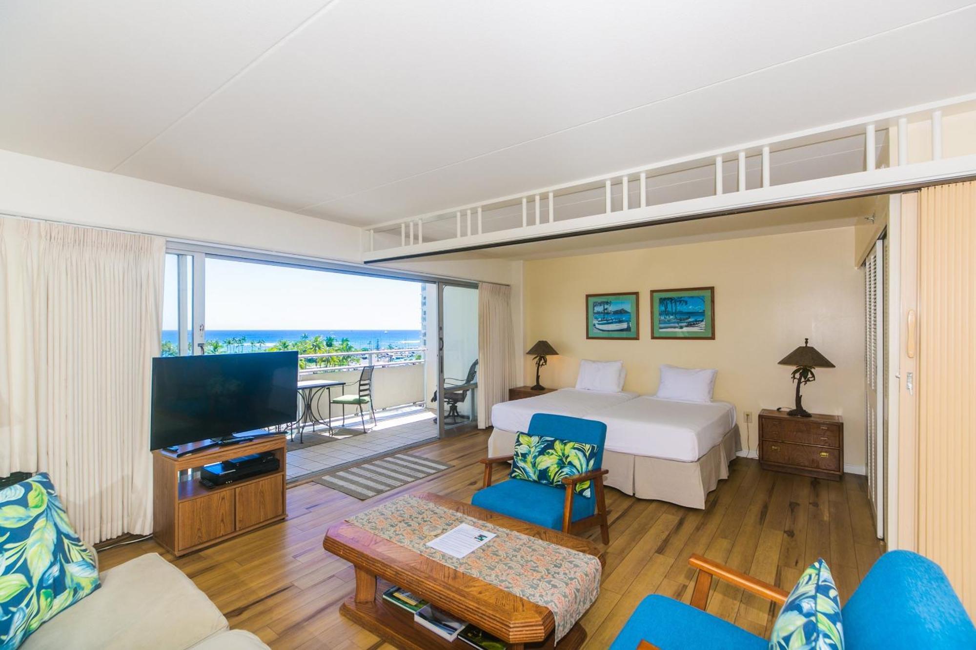 Ilikai Tower One Bedroom Lagoon View Waikiki Condos With Lanai & Free Wifi Honolulu Room photo