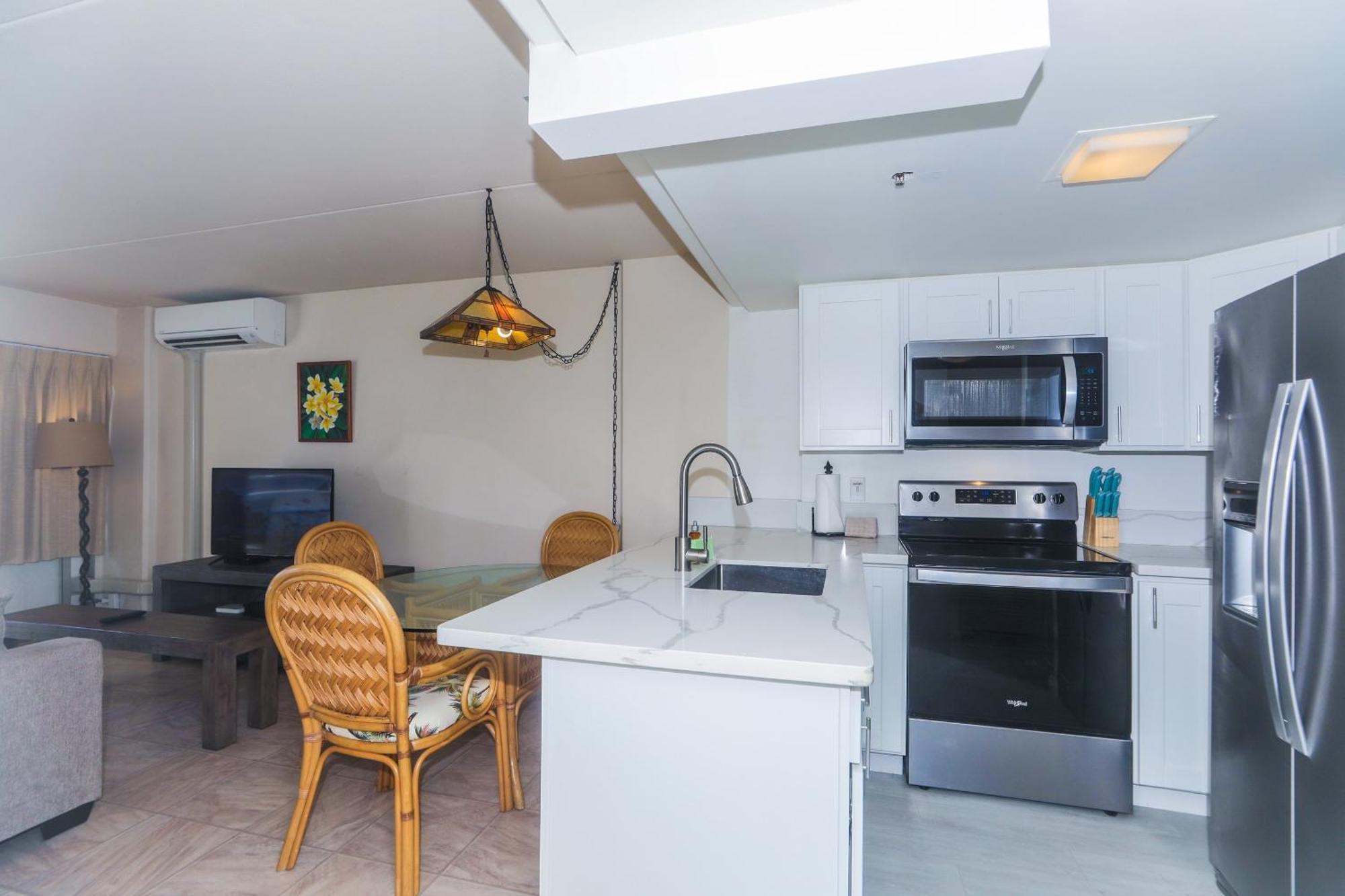 Ilikai Tower One Bedroom Lagoon View Waikiki Condos With Lanai & Free Wifi Honolulu Room photo