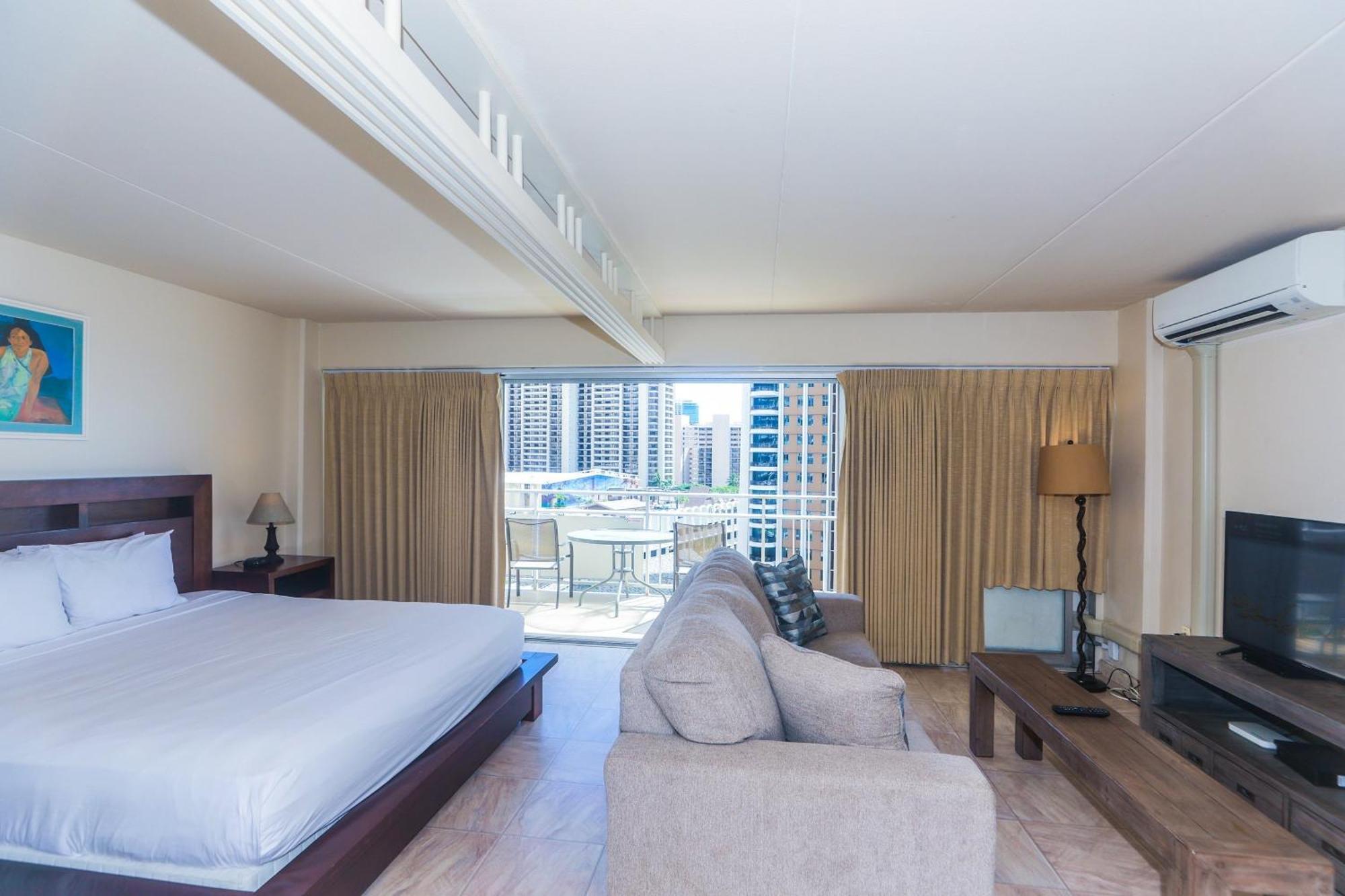 Ilikai Tower One Bedroom Lagoon View Waikiki Condos With Lanai & Free Wifi Honolulu Room photo